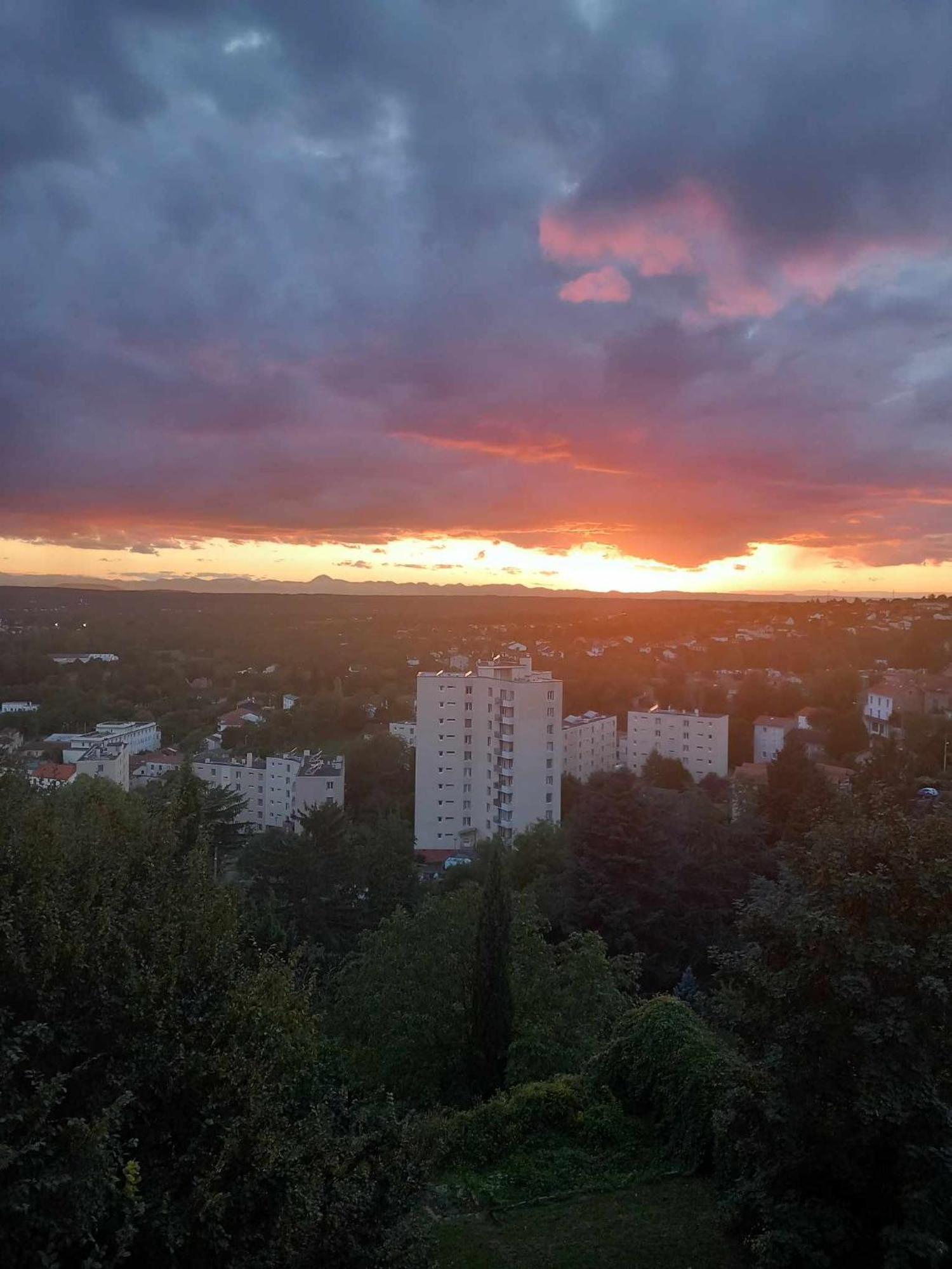 L'Appart De Babou Rez De Chaussee Parking Free Draps Wifi Thiers Extérieur photo